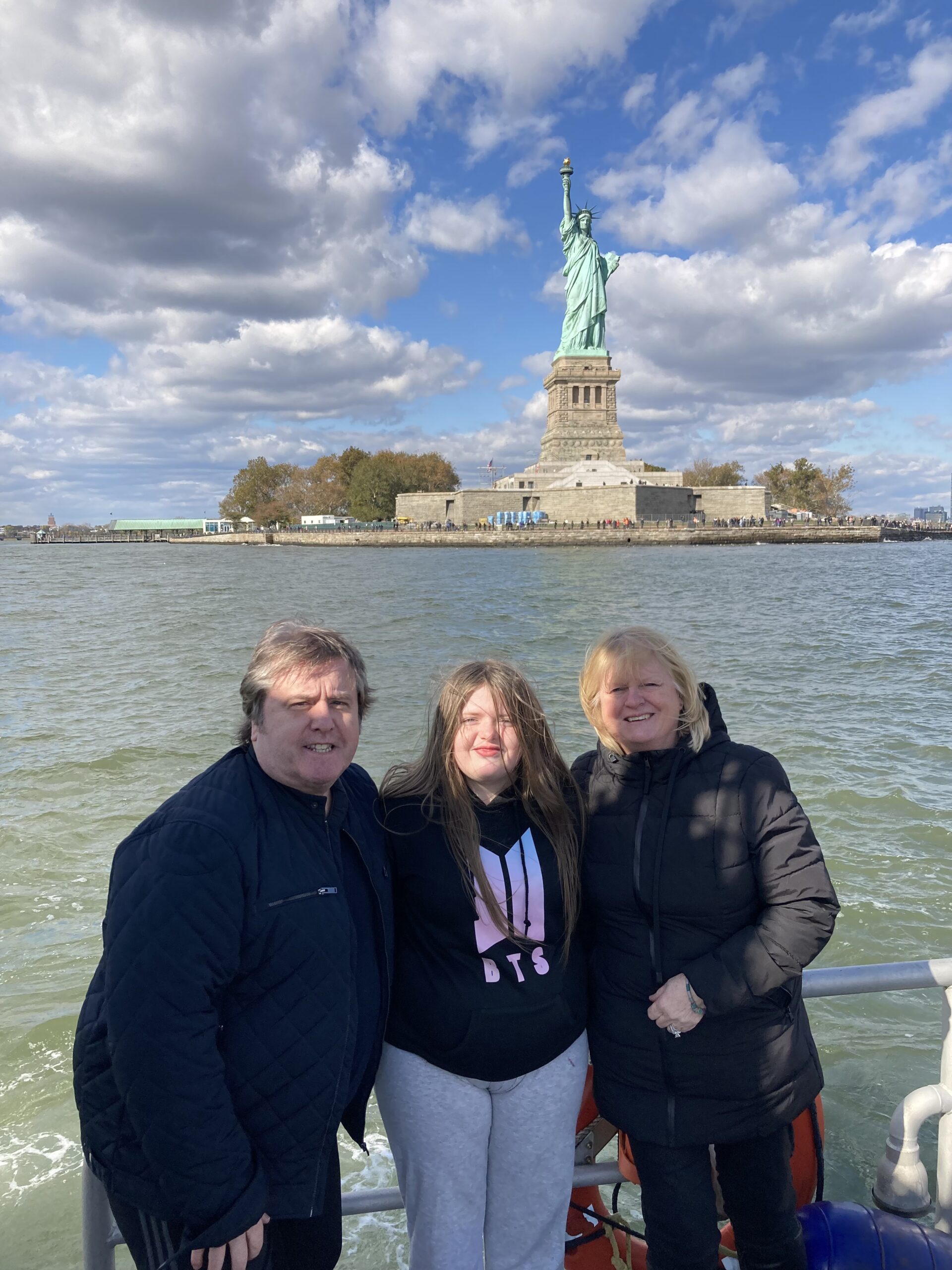 The photo above shows: Lisa Perry – Survivor of fallen officer PC Mark Woodhead, husband, Nigel Perry, Firefighter Nick (surname unknown); Eileen Rafferty – Founder of C.O.P.S America and Captain John