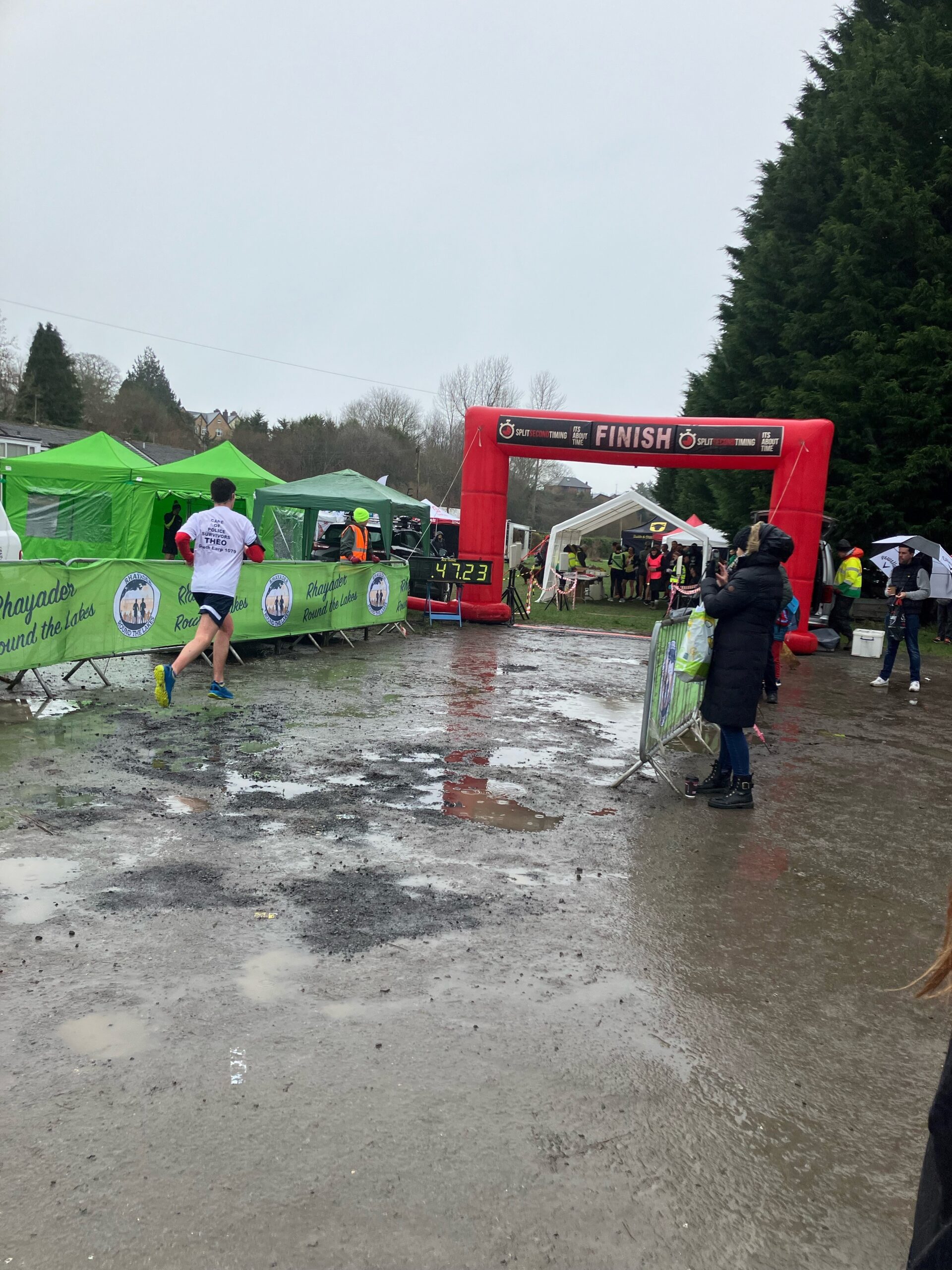 Photo of Theo Earp running in memory of his Dad PC 